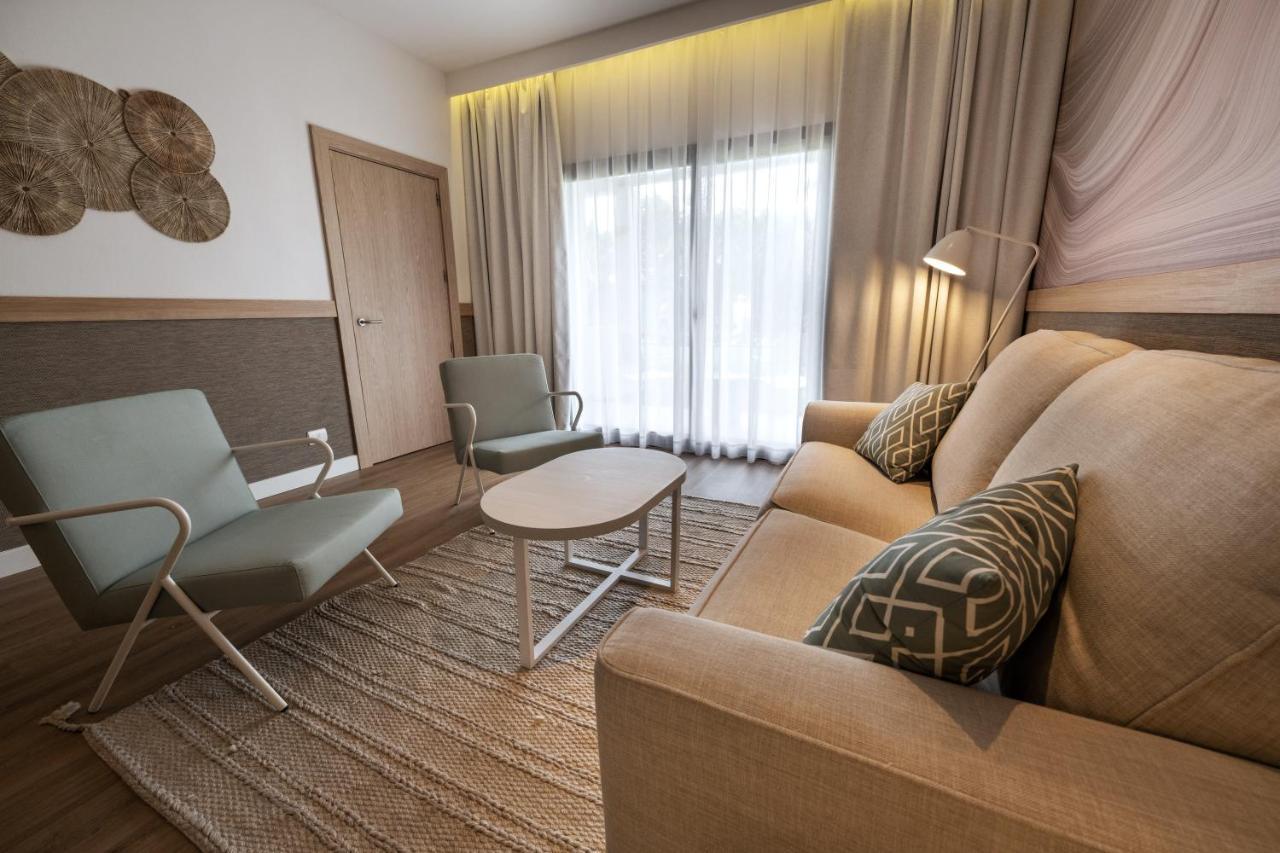 2 Double Beds Deluxe Junior Suite SGL