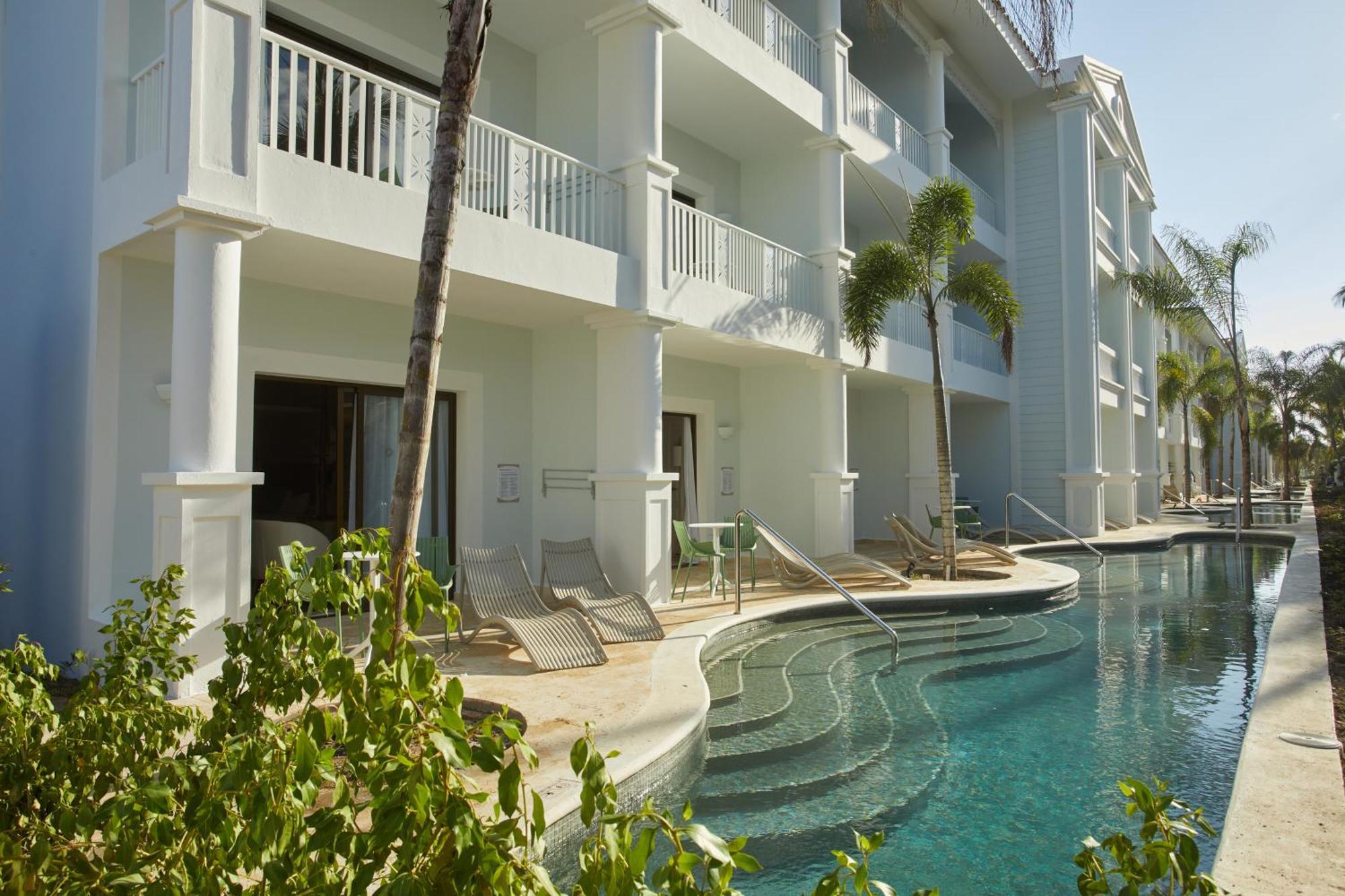 Junior Suite Deluxe Swim Up