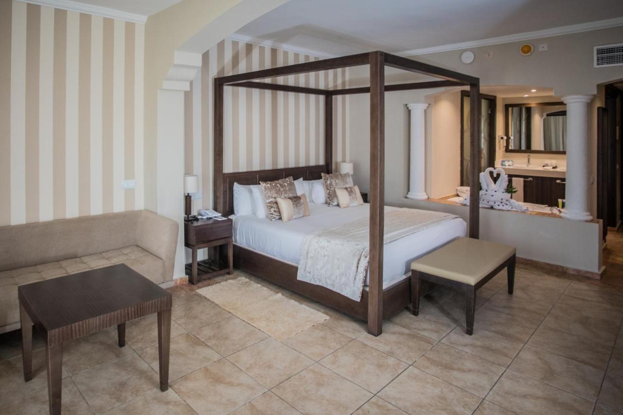Colonial Club Jr Suite Jacuzzi Adults Only 18 WiFi,1589246231:JPEG